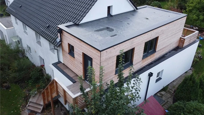 Aufstockung mit Balkon