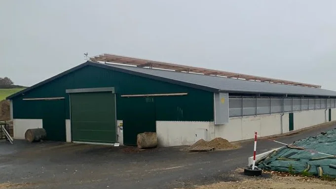 Bullenstall – 27m × 74m 3